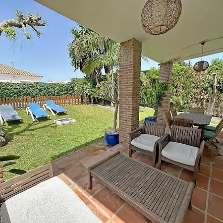 Villa Buganvilla Conil - Solo Familias Hébergement de vacances Conil De La Frontera